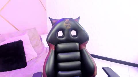 Snapshot of violeta_diazz chatting on November 28, 2025, 9:17 pm online show from November 28, 2025, 9:17 pm