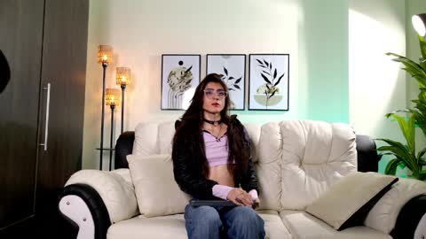 Violeta online show from April 6, 2026, 7:15 pm