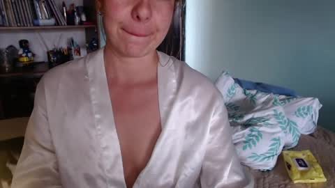 Violeta Peter online show from May 12, 2026, 9:23 pm