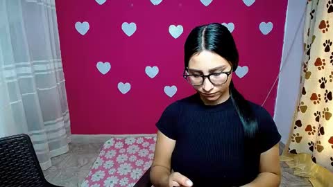 violeta_rouses online show from April 15, 2026, 7:43 pm