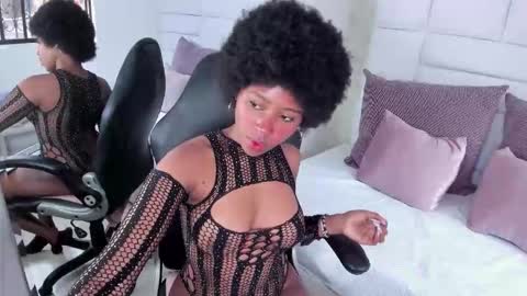 Snapshot of violeta_ruizz chatting on November 14, 2025, 12:15 pm Violeta Ruiz online show from November 14, 2025, 12:15 pm