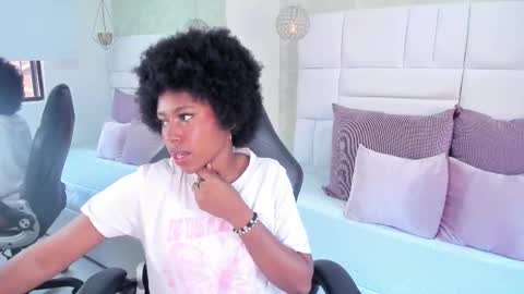 Snapshot of violeta_ruizz chatting on November 18, 2025, 5:39 pm Violeta Ruiz online show from November 18, 2025, 5:39 pm