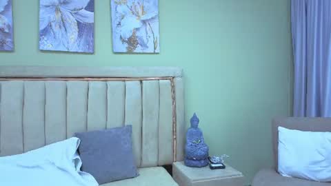 violeta_tepes online show from July 4, 2026, 7:53 pm
