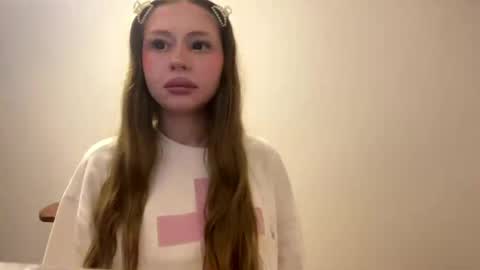 Snapshot of violetaiopa chatting on May 30, 2026, 7:33 pm Annie online show from May 30, 2026, 7:33 pm