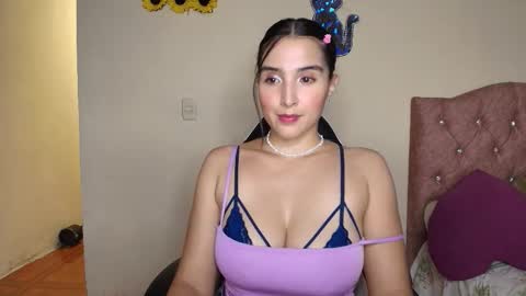 Snapshot of violetalee chatting on January 7, 2026, 1:52 am Jimena online show from January 7, 2026, 1:52 am