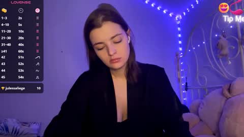 Snapshot of violetamelia chatting on February 9, 2026, 5:39 pm Eva online show from February 9, 2026, 5:39 pm