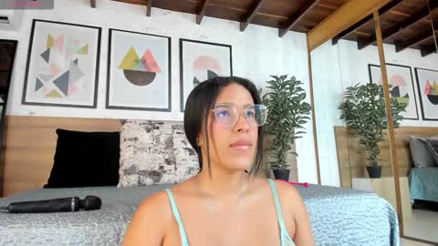 Snapshot of violetarossi1 chatting on October 24, 2025, 11:28 am violetarossi1 online show from October 24, 2025, 11:28 am