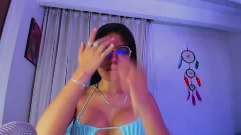 Snapshot of violetbunnyy1 chatting on January 10, 2025, 2:57 am Violet online show from January 10, 2025, 2:57 am