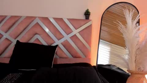 Call me Violet online show from December 3, 2025, 4:05 pm