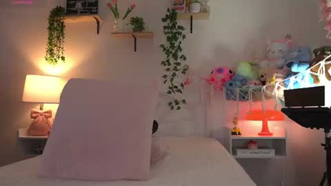 Snapshot of violeth___ chatting on July 7, 2026, 11:47 am violeth___ online show from July 7, 2026, 11:47 am