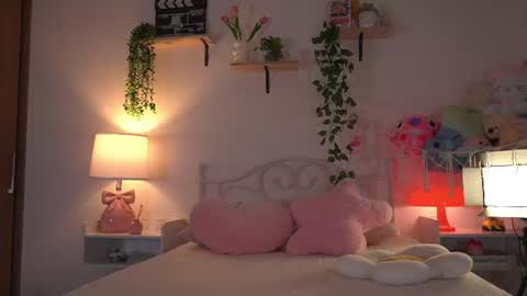 Snapshot of violeth___ chatting on July 8, 2026, 12:09 pm violeth___ online show from July 8, 2026, 12:09 pm