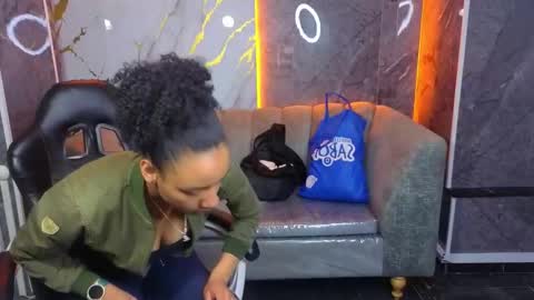 violeth_b online show from November 10, 2025, 12:48 pm