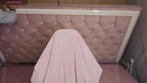 violeth_b online show from December 20, 2025, 1:07 pm