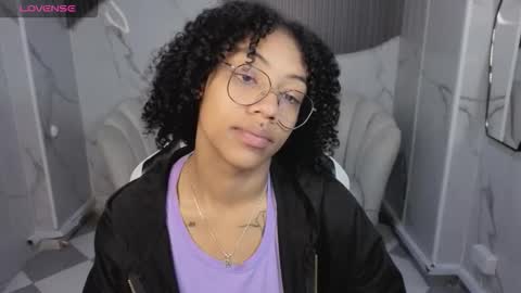 violeth_b online show from January 19, 2026, 12:42 pm