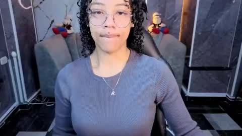 violeth_b online show from April 14, 2026, 12:33 pm