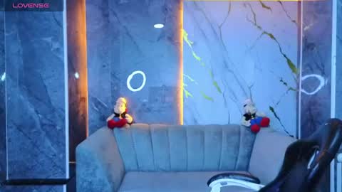 violeth_b online show from July 13, 2026, 1:47 pm