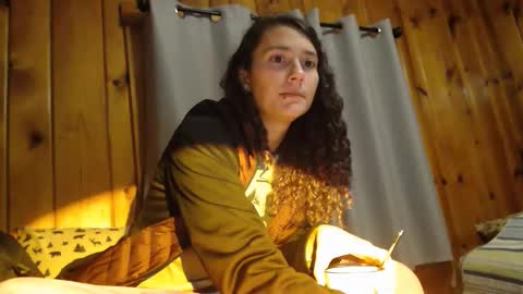 Violet Hooper online show from March 31, 2026, 8:04 am