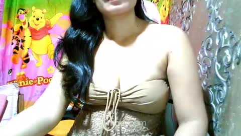 Snapshot of violetlivia chatting on February 23, 2025, 9:22 am Livia help get 100 likes online show from February 23, 2025, 9:22 am