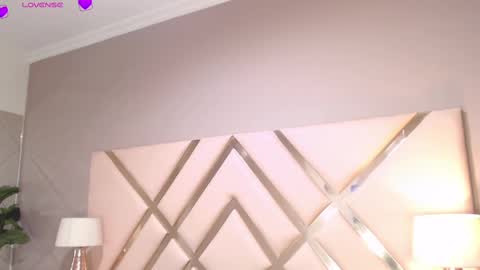 VioletLux online show from October 16, 2025, 9:27 pm