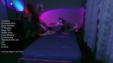 Violet October online show from September 13, 2025, 4:56 am