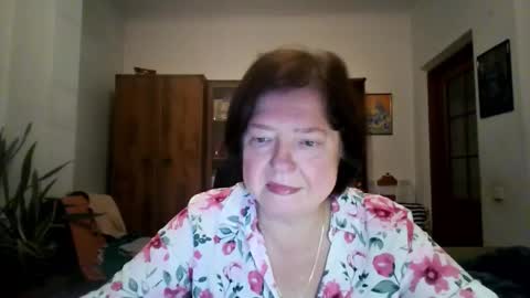 Snapshot of violetpulse chatting on November 12, 2025, 2:39 pm violetpulse online show from November 12, 2025, 2:39 pm