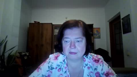 Snapshot of violetpulse chatting on December 3, 2025, 2:04 pm violetpulse online show from December 3, 2025, 2:04 pm