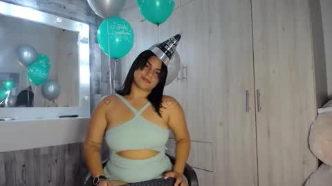 Snapshot of violetroussee chatting on February 18, 2026, 11:22 pm violetroussee online show from February 18, 2026, 11:22 pm