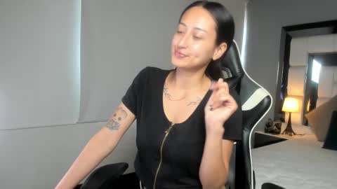 violetskinny online show from December 5, 2025, 8:38 pm