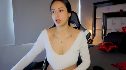 Snapshot of violetskinny chatting on February 16, 2026, 8:16 pm violetskinny online show from February 16, 2026, 8:16 pm