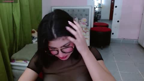 Snapshot of violett_11 chatting on December 2, 2025, 8:59 pm violett_11 online show from December 2, 2025, 8:59 pm