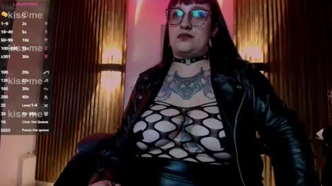 violett_8 online show from June 1, 2026, 10:11 pm