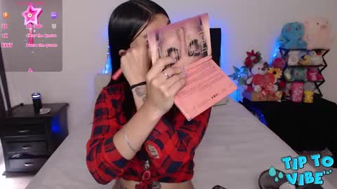 Snapshot of violett_flowers chatting on February 1, 2025, 7:13 pm violeta  online show from February 1, 2025, 7:13 pm