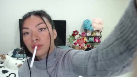 Snapshot of violett_flowers chatting on February 12, 2025, 7:45 pm violeta  online show from February 12, 2025, 7:45 pm