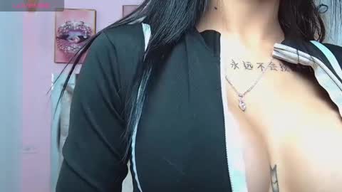 Snapshot of violett_froz chatting on December 3, 2025, 7:12 pm Violeta froz online show from December 3, 2025, 7:12 pm