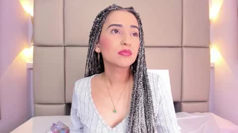 Violett  online show from November 17, 2025, 12:11 pm