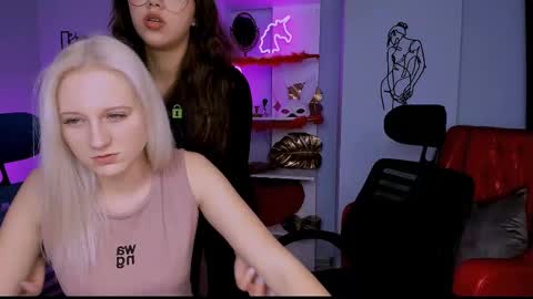 violett_shy online show from March 5, 2025, 10:33 am