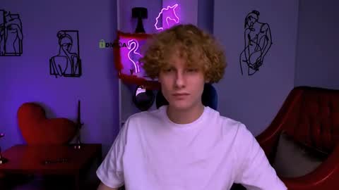 violett_shy online show from March 11, 2025, 7:04 am