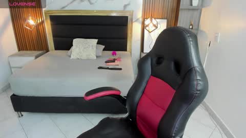 VIOLETTA online show from March 17, 2026, 12:41 pm