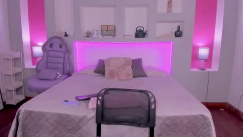 Snapshot of violettabaker1 chatting on December 12, 2024, 7:48 pm ViolettaBaker online show from December 12, 2024, 7:48 pm