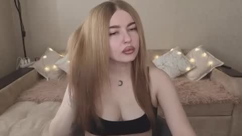 ViolettaOtis online show from October 5, 2025, 9:40 am