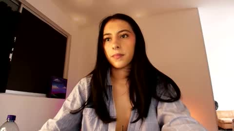 Violetta....Follow me in Twitter... online show from October 22, 2025, 11:21 am