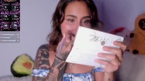 Snapshot of violetteramirez01 chatting on October 8, 2025, 11:35 pm Violette online show from October 8, 2025, 11:35 pm