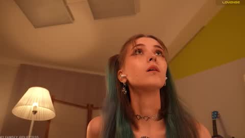 violettessa online show from October 17, 2025, 10:40 am