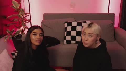 Violet online show from November 13, 2025, 2:21 am