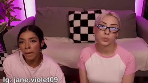 Violet online show from December 16, 2025, 1:32 am