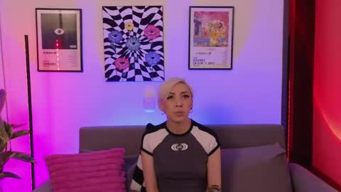 Violet online show from May 26, 2026, 1:23 am