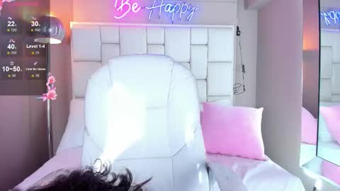 Snapshot of violettharous chatting on October 18, 2025, 11:05 pm VioletthaRous online show from October 18, 2025, 11:05 pm