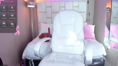 Snapshot of violettharous chatting on October 21, 2025, 10:43 pm VioletthaRous online show from October 21, 2025, 10:43 pm