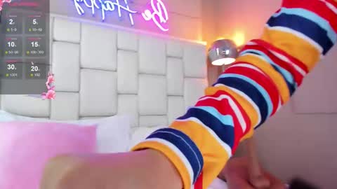 Snapshot of violettharous chatting on November 6, 2025, 10:54 pm VioletthaRous online show from November 6, 2025, 10:54 pm