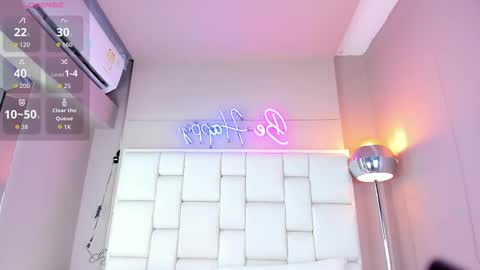 Snapshot of violettharous chatting on November 7, 2025, 11:05 pm VioletthaRous online show from November 7, 2025, 11:05 pm